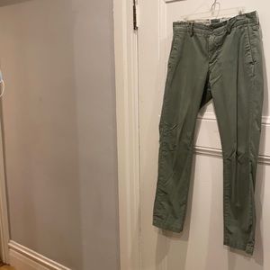 Levi Khaki Straight Leg (Light Green)